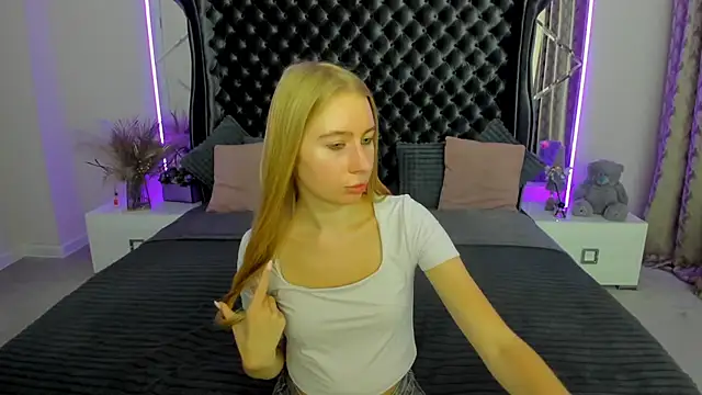 Alina_Blonde webcam