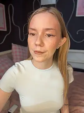 MilaMoone webcam