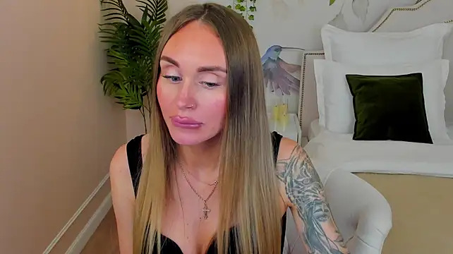 VivianWesst webcam