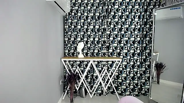 queen_a_n_i webcam