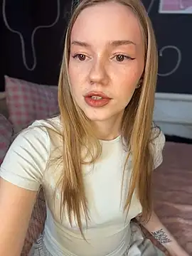 MilaMoone webcam