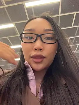 trytomakememoam live cam on StripChat