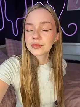 MilaMoone webcam