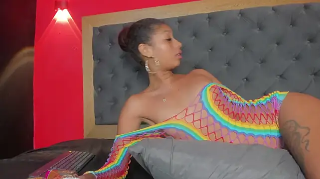 YayaHilton live cam on StripChat
