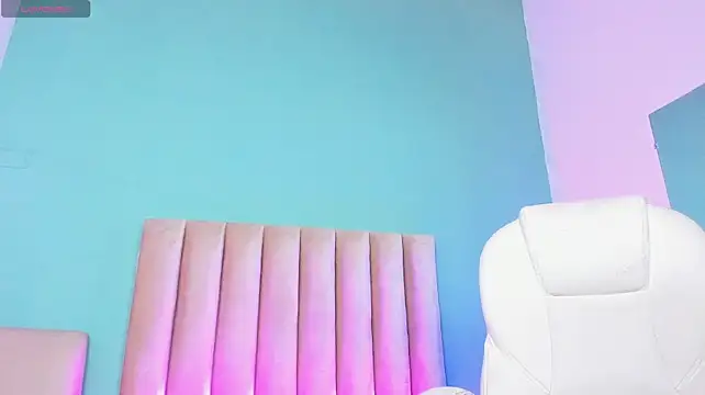 Nahomy-hott live cam on StripChat