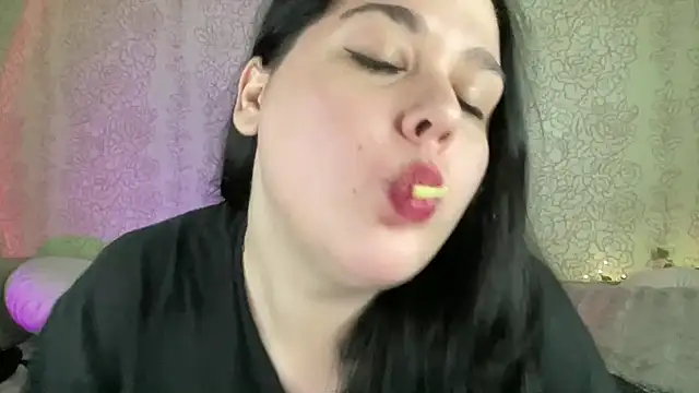 IvyLebelly live cam on StripChat