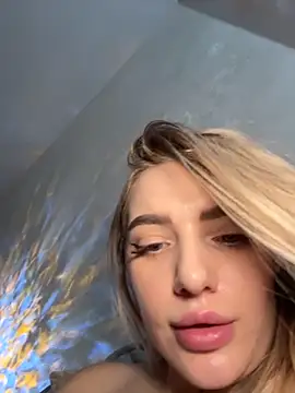 HugeBoobsAlice