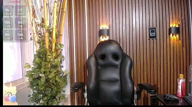 yaazhinii webcam