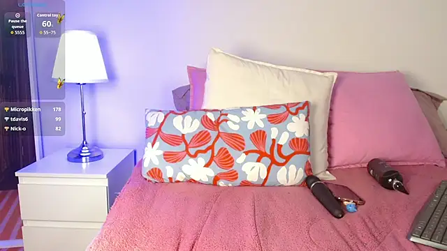 cuttie_blondie webcam