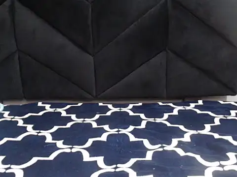KinkyluuX webcam