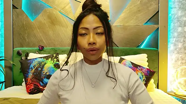ElyaQuinn webcam