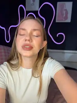 MilaMoone webcam