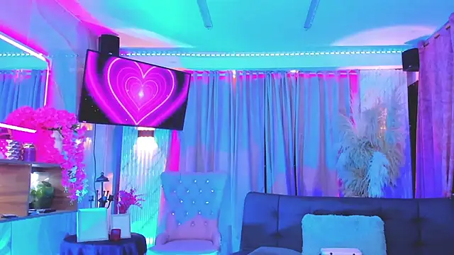 Queens_Wonders_Blonders webcam