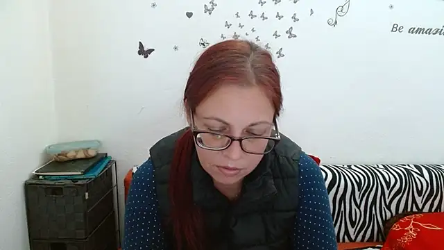 LadyHellene webcam