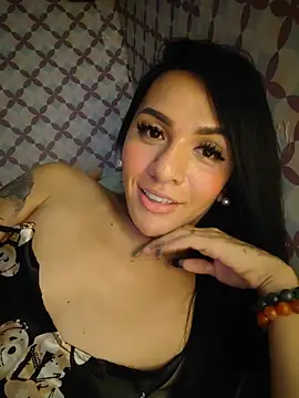 Yourbabyshane live cam on StripChat