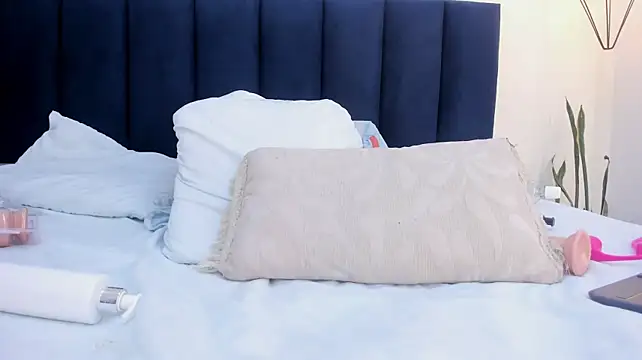 mayaevansmg webcam