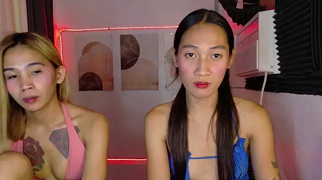 ScarletAndElysia live cam on StripChat