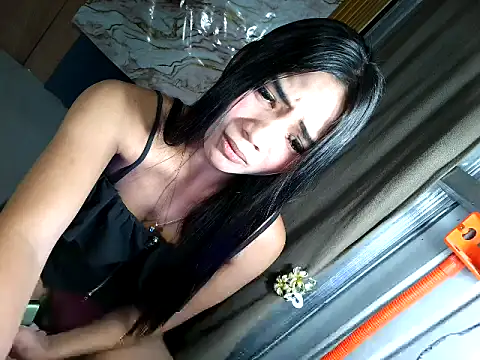 urasian_latinaxxxx live cam on StripChat