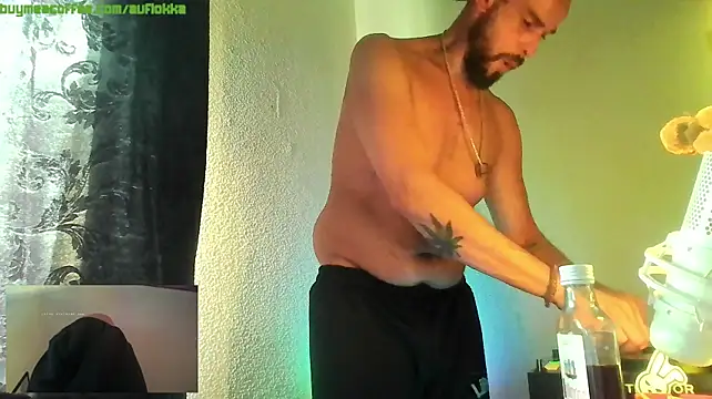 Guyst049 webcam