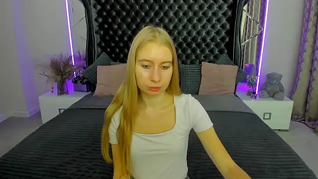 Alina_Blonde webcam