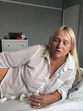 Blondnboujee53