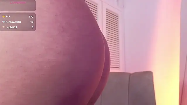 Katiaa_n live cam on StripChat