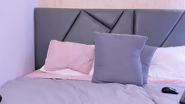mila-pink webcam