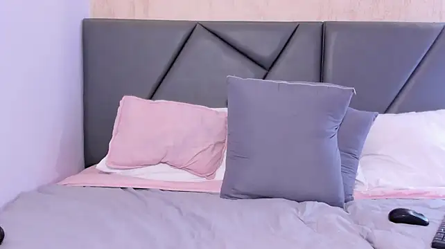 mila-pink webcam