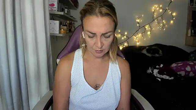 adri_smoke webcam