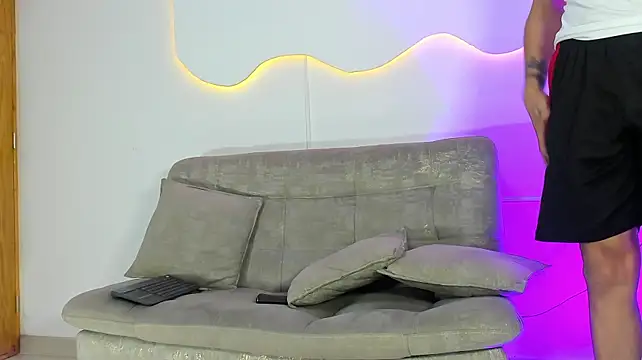 ArohomLester_ webcam