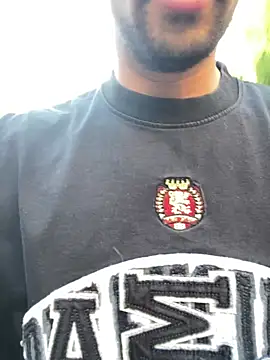 Chrisisnaked live cam on StripChat