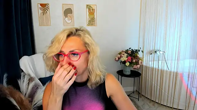 MuseOfStage live cam on StripChat