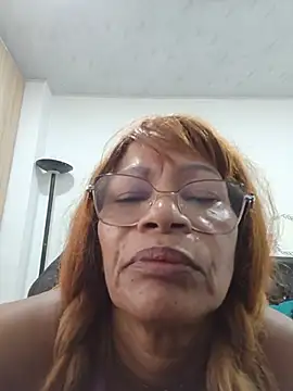 BustyMilf_ webcam