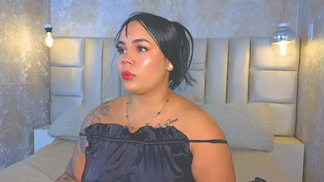 EmilyQueen3x webcam