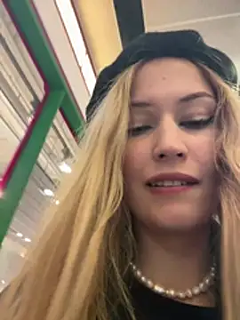 blonde_exe webcam