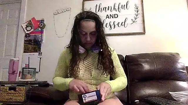 LexxxiLuvsLair webcam