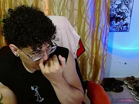 Logan0626 live cam on StripChat