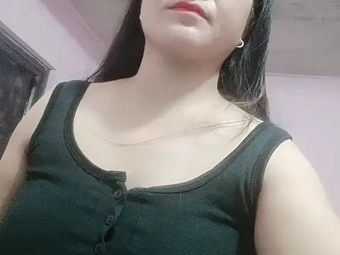 Tuyettrang99 live cam on StripChat