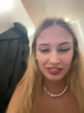 blonde_exe webcam