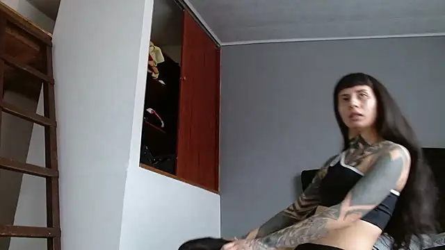 Emilia_1995 webcam