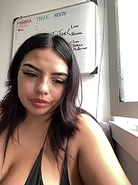LiliMilk_21 webcam