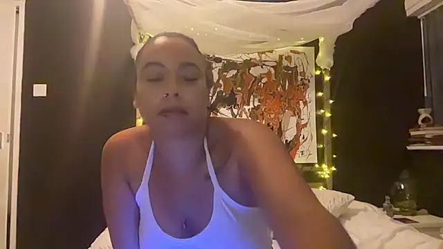 AriesBaddiee_ webcam