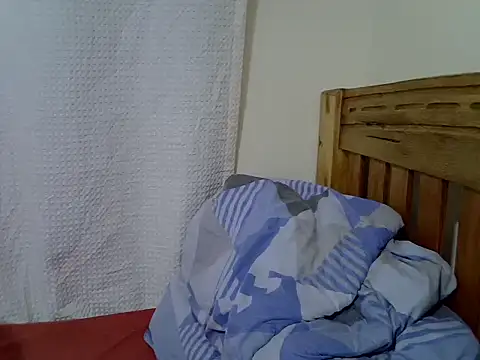 kaya_bear live cam on StripChat