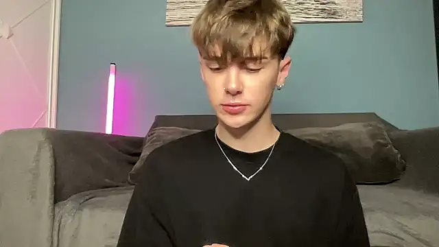 YourMilkyGuy webcam