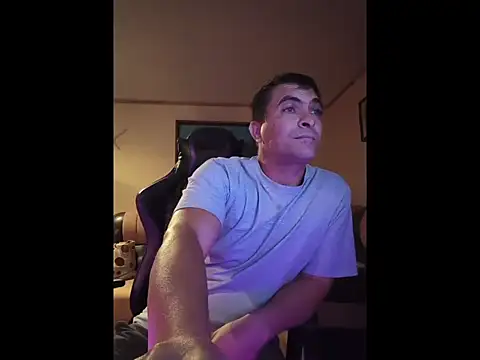 blueyesmax live cam on StripChat