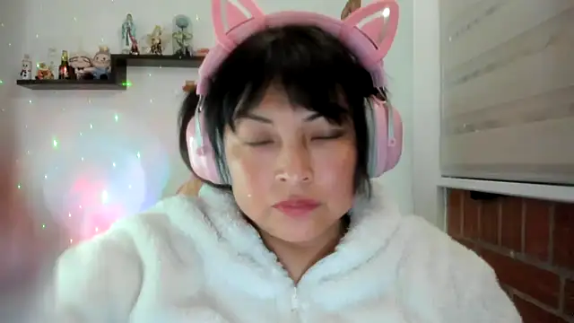 Shaddycute_ live cam on StripChat