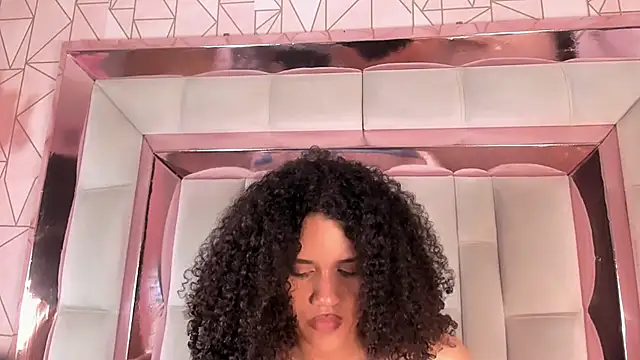 Lilithadams1 live cam on StripChat