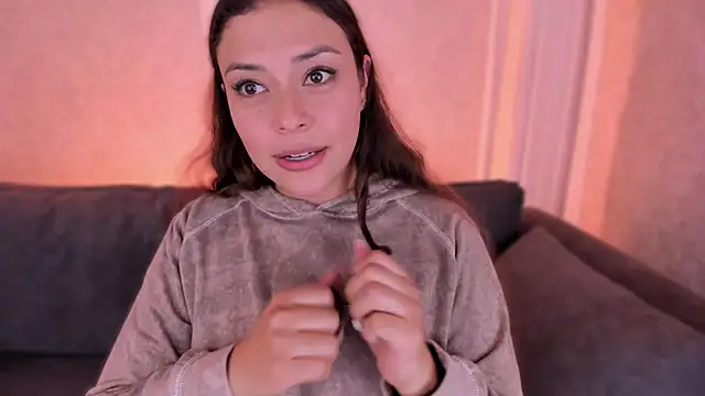 Nicolle_W live cam on StripChat
