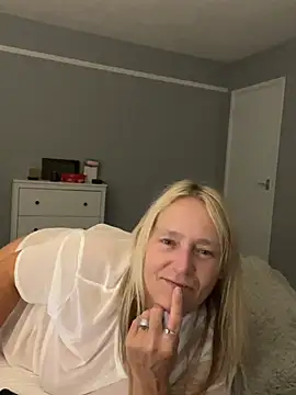 Blondnboujee53