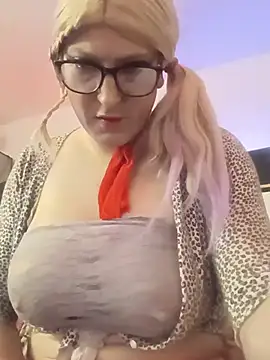 sissytrapdolly24 live sex cam